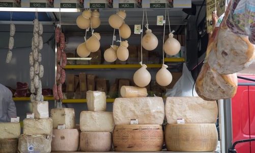 Viagens gastronómicas: os melhores destinos para os amantes de queijo