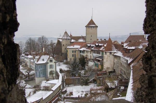 Murten com castelo ao fundo