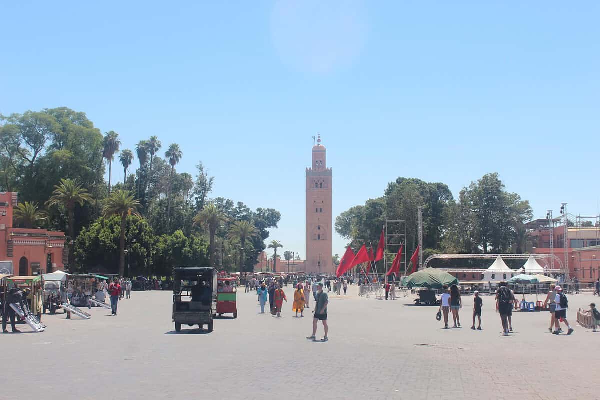 Praça Jemaa El-Fna com Mesquita Koutobia ao fundo