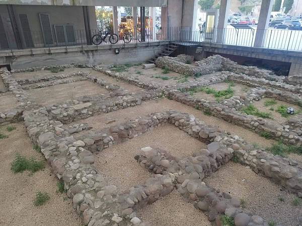 Escavações arqueológicas na Piazza Savoia